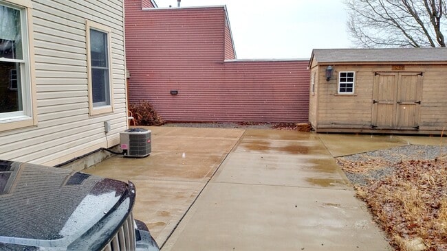 Building Photo - Beautifully Remodeled 2 Bed/ 2Bath House W/Rooftop Deck - Off Street Parking - Central AC - Hardw...