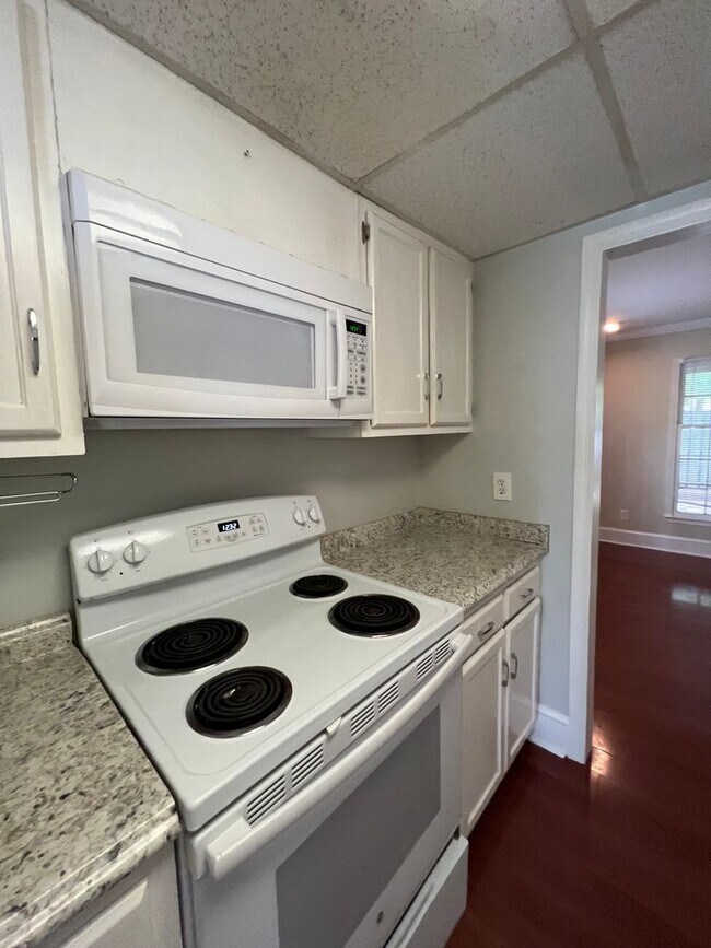 Building Photo - RENT SPECIAL! Just painted, modern gray! Charming end unit town home in Stones Throw. Walking dis...