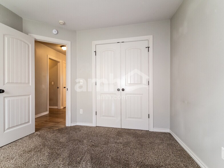 Building Photo - 14500 Sylena Way