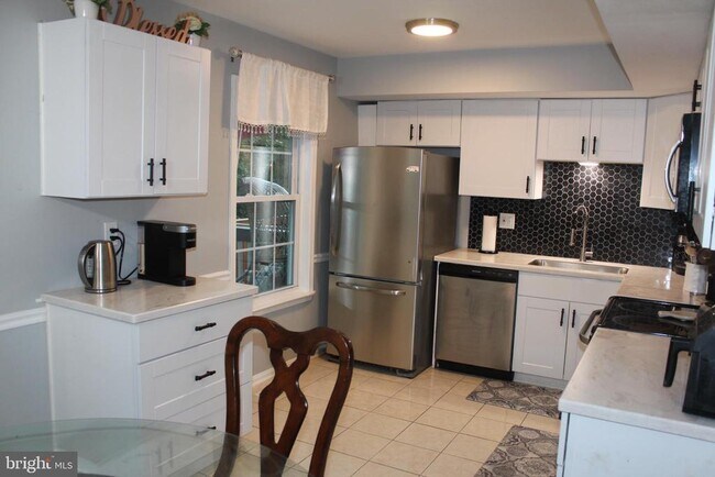 Building Photo - 2851 Bowes Ln