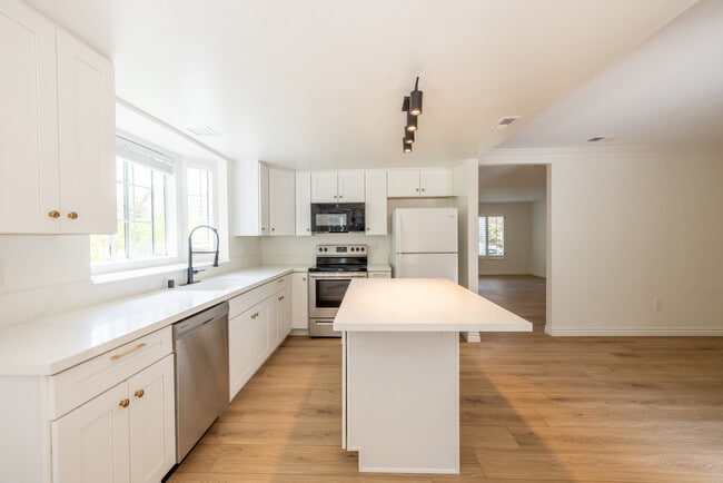 Building Photo - 3776 Portland Ct