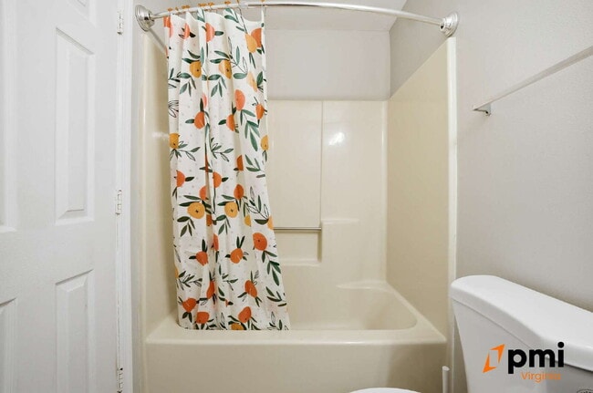 Building Photo - 2 PRIMARY BEDROOMS, LIVING ROOM AND DINING, PETS ALLOWED