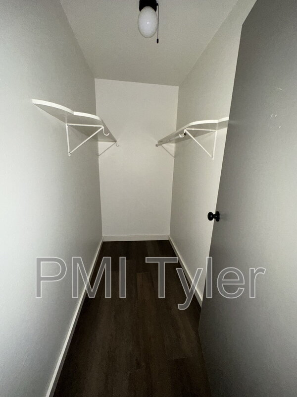Building Photo - 1538 N Hill Ave