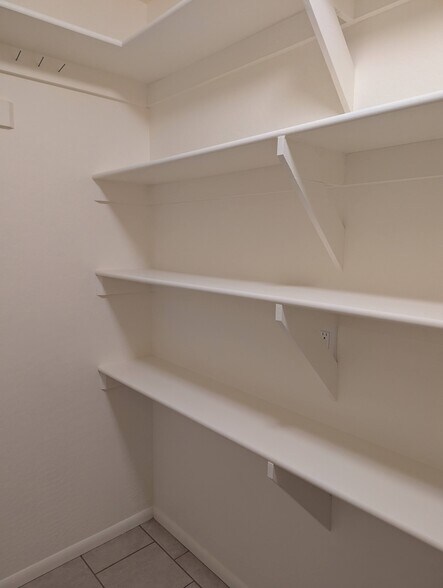 Building Photo - 354 W Hollamon St