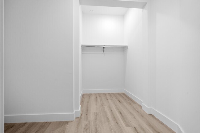 Building Photo - 17 AVENUE E