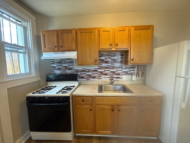 Building Photo - Beautiful Three-Bedroom Home In Baltimore