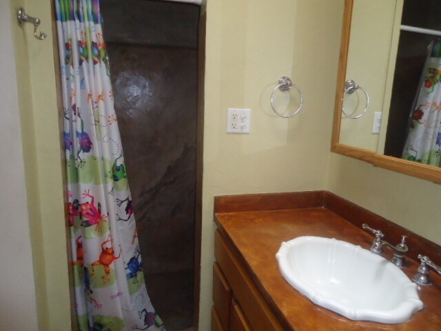 Building Photo - 1301 Cushman Dr