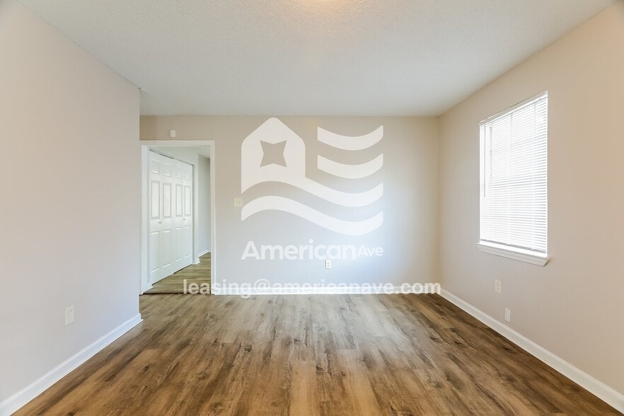 Building Photo - 1049 Northwood Dr