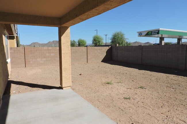 Building Photo - Newer 4 Bed, 2 Bath in Norterra
