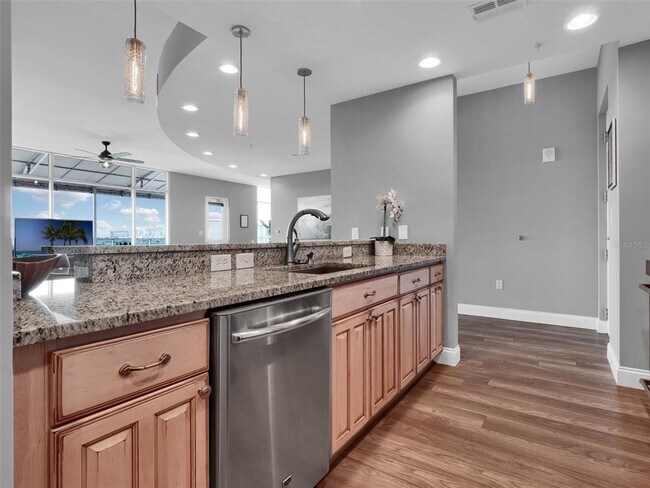 Building Photo - 525 E Jackson St