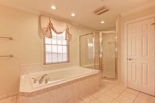 Building Photo - Lovely and Sought After Home for Rent in t...
