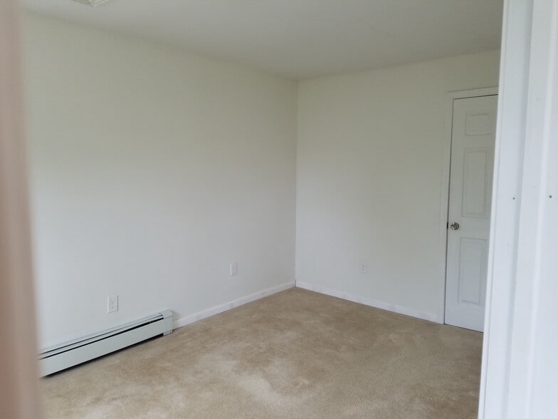 Building Photo - 702 Edmunds Ave