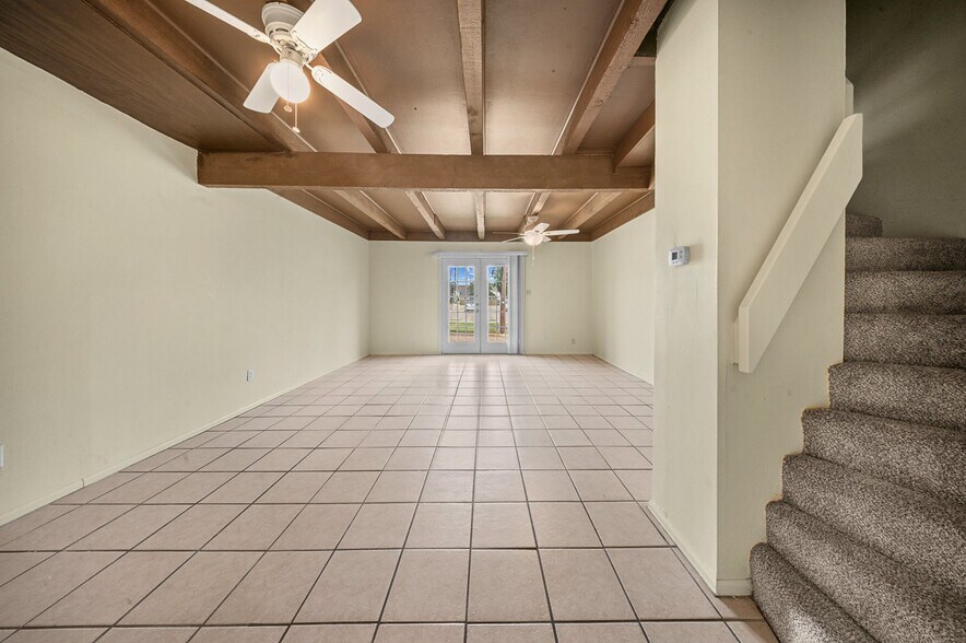 Building Photo - 208 E Starr Ave