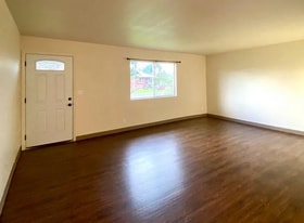 Building Photo - 879 Manono St