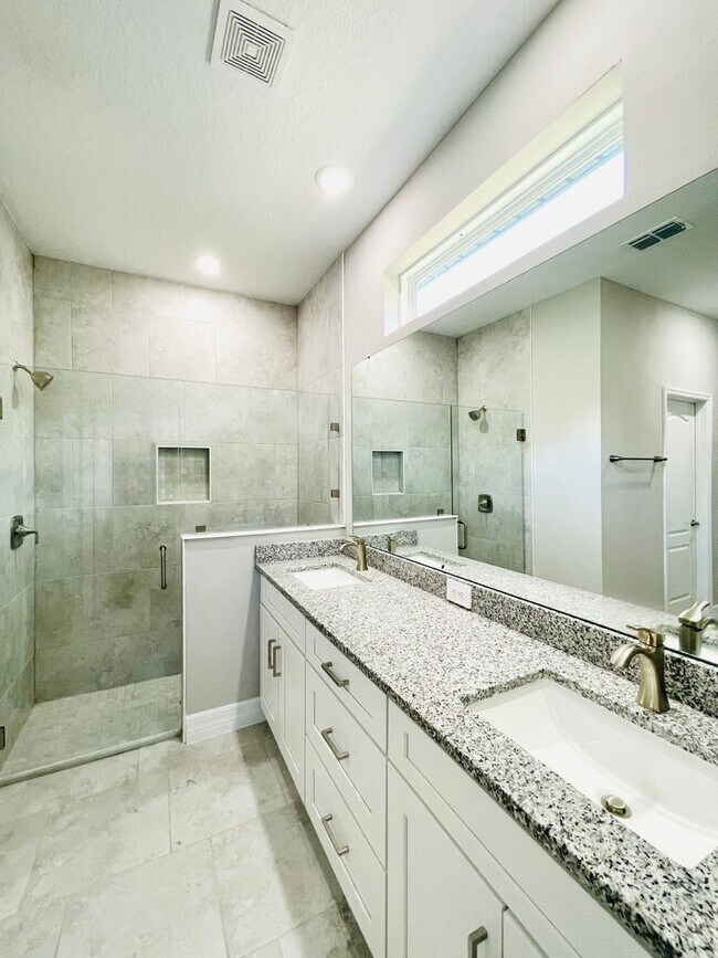 Building Photo - Welcome to your dream rental in beautiful ...