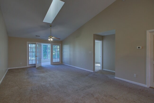 Building Photo - 103 Black Oak Dr