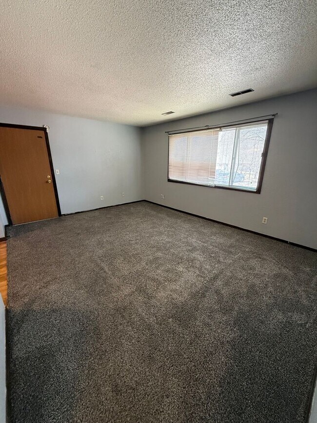 Building Photo - 3108 Sycamore Terrace