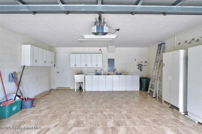Building Photo - 467 Sauders Rd SE