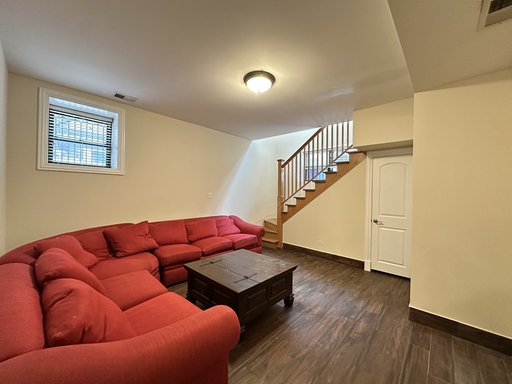 Building Photo - 851 N La Salle Dr