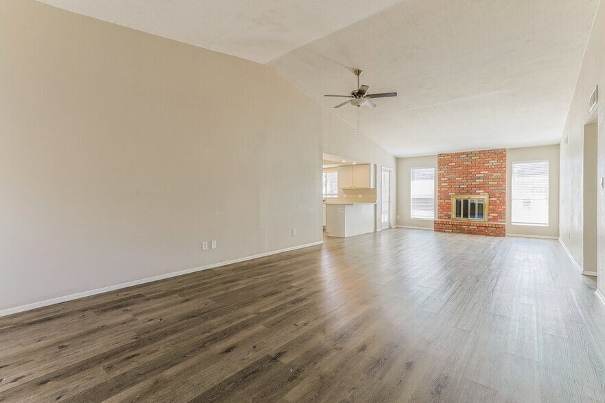 Building Photo - 1307 W Palo Verde Dr