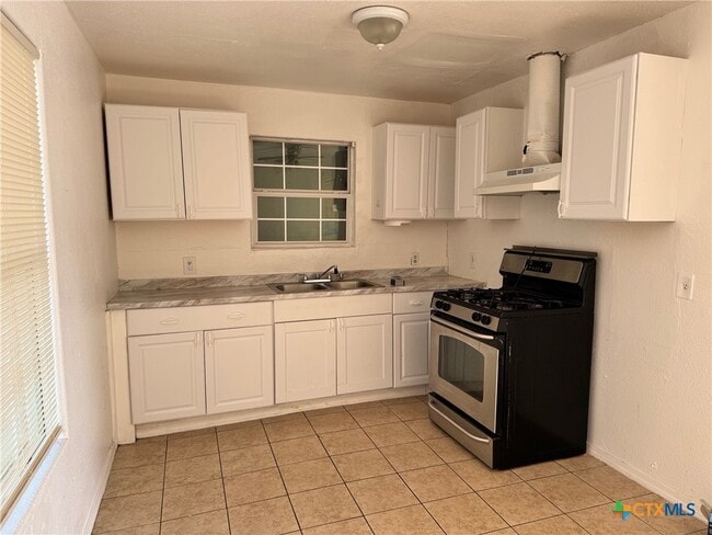 Building Photo - 702 San Antonio Ave