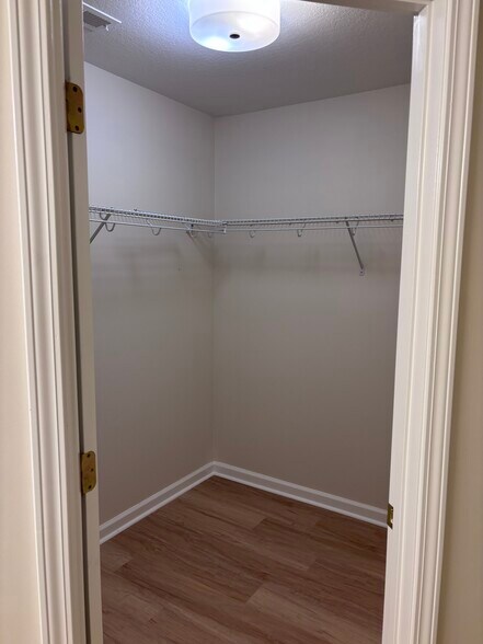 Building Photo - 83 Birkshire Way