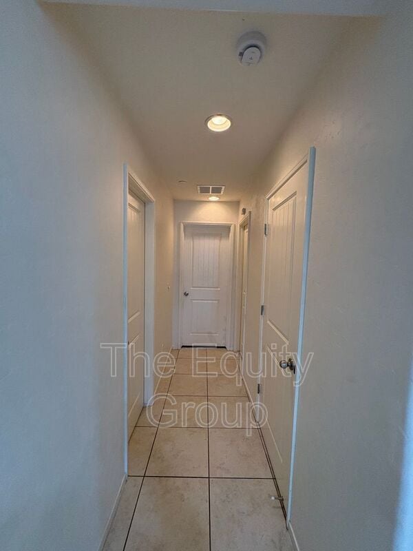 Building Photo - 2132 E Sweet Ave