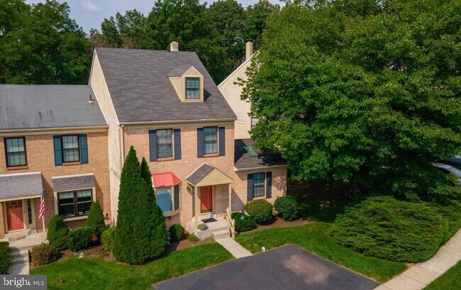 Building Photo - 2074 Yorktown S