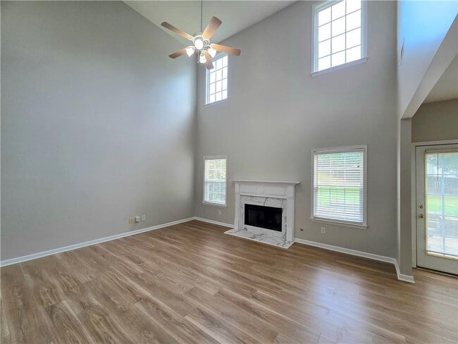 Building Photo - 621 Roxtree Ct NE