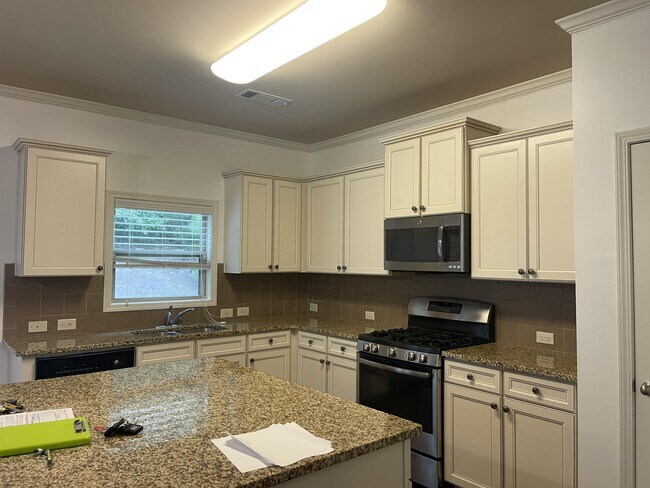 Building Photo - 765 Westmoreland Ln NE