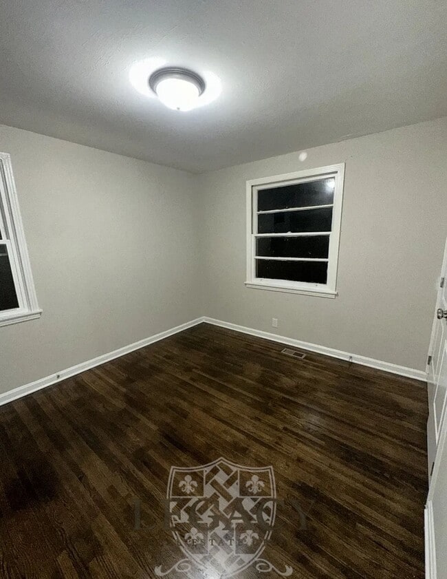 Building Photo - 2211 Larimore Dr