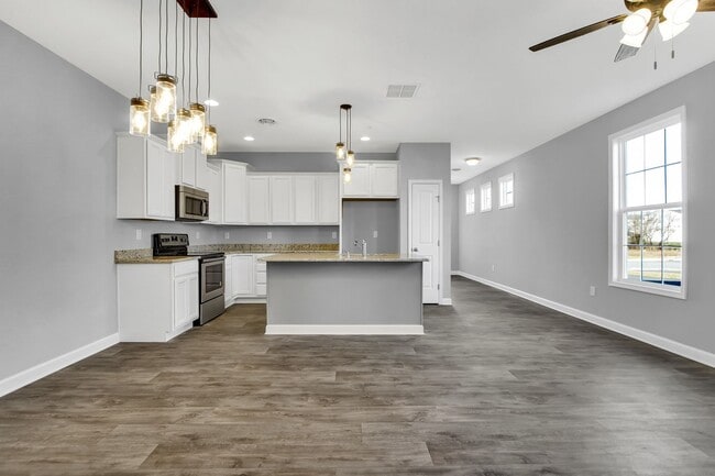 Building Photo - 216 S Center St