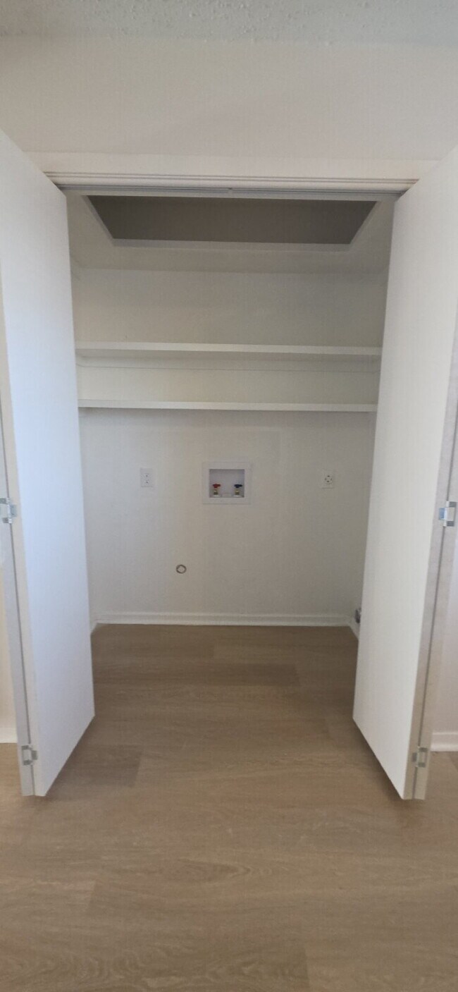 Building Photo - First-floor condo with fenced in backyard!