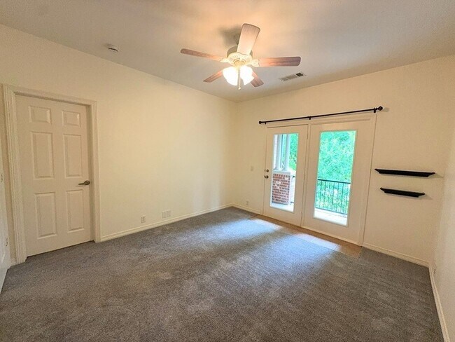 Building Photo - 1205 Golden Gate Dr