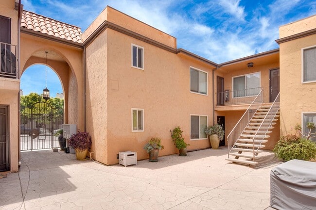 Building Photo - 1 bedroom 1bathroom condo in Normal Heights!