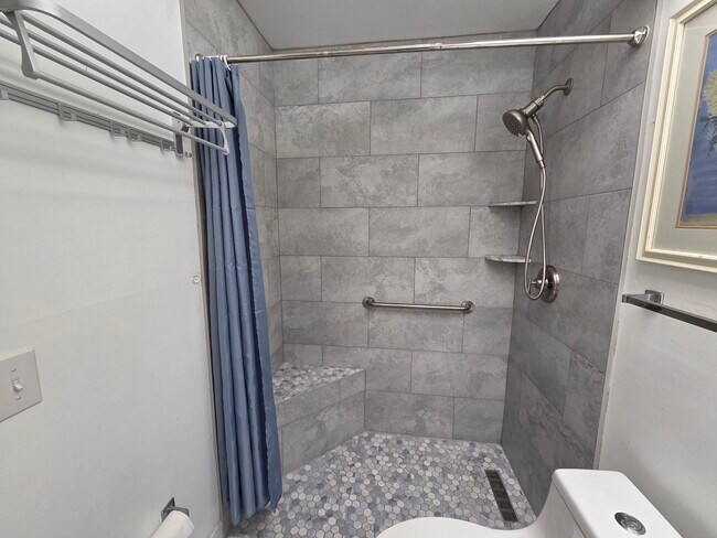 Building Photo - 4 Lake Vista Trail