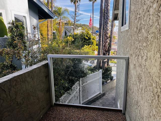 Building Photo - 4587 Cove Dr