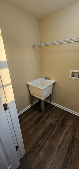 Building Photo - 5113 Minuteman Ln