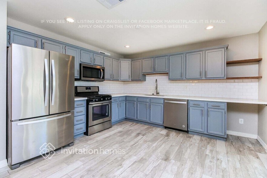 Building Photo - 7327 E Palm Ln