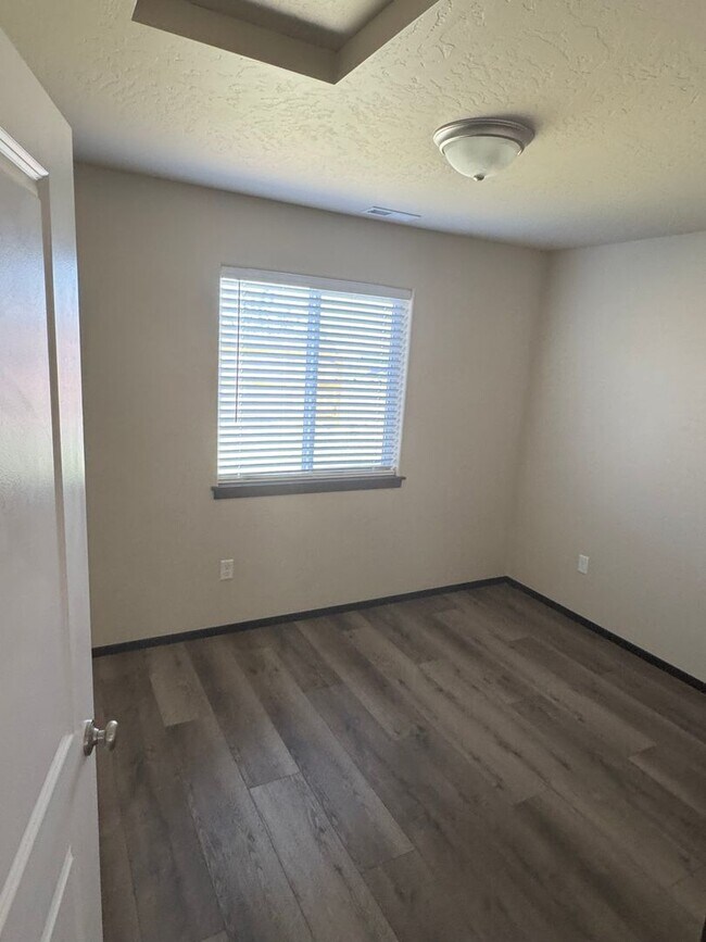 Building Photo - 363 Cardinal Pl