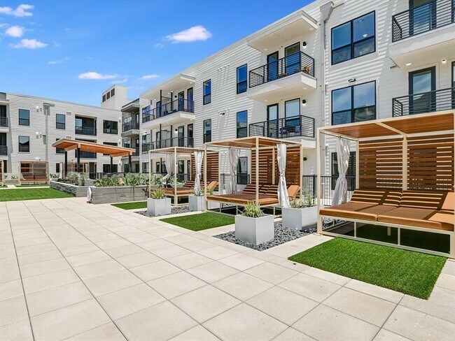 Building Photo - 1701 Simond Ave