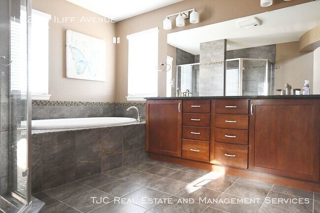 Building Photo - Solterra Home for Rent!