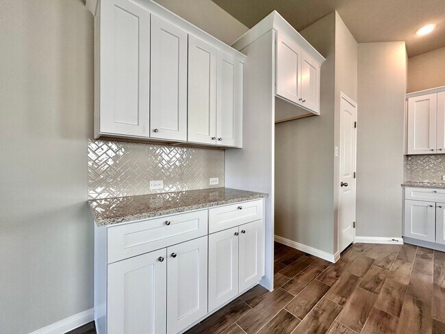 Building Photo - Charming 3-Bed, 2-Bath Home with Modern Up...