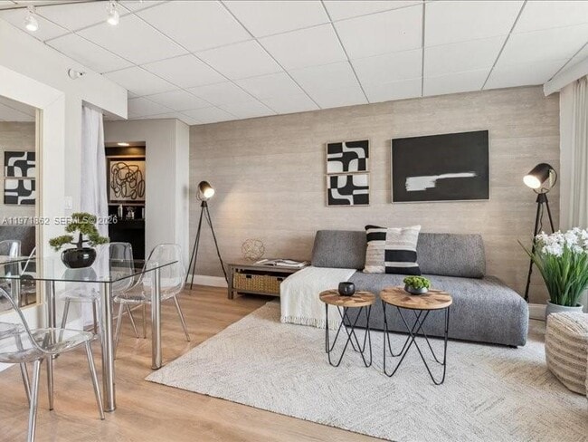 Building Photo - 2670 E Sunrise Blvd