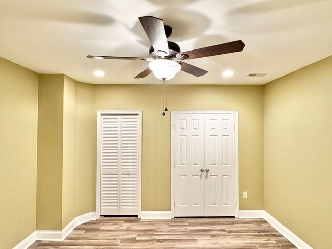 Building Photo - GORGEOUS FORMER MODEL HOME - MINUTES TO QUANTICO