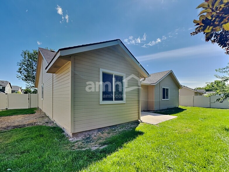 Building Photo - 1699 N Firebrick Dr