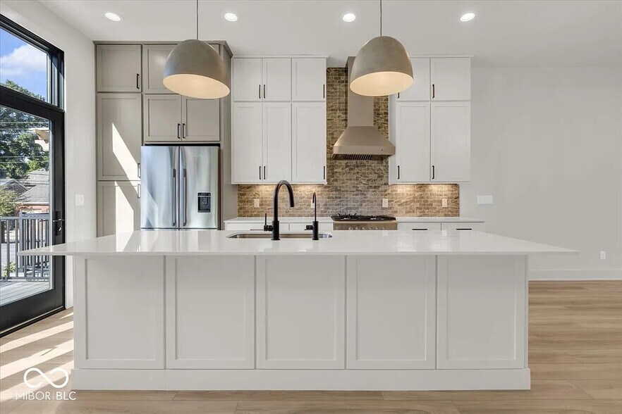 kitchen w/dining next to it - 675 E 16th St