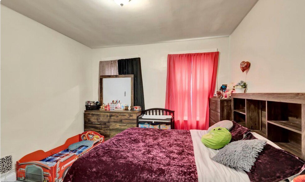 Building Photo - 803 N Montford Ave