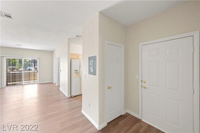 Building Photo - 2 Bed 2 Bath Green Valley Downstairs Condo