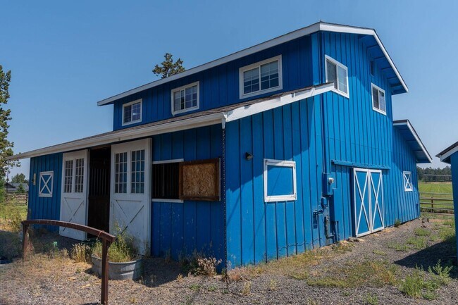 Building Photo - Stunning Tumalo Estate-6 Bed - 7.5 Bath ov...